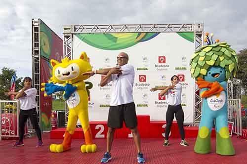 Mascotes Vinícius e Tom - Jogos Rio 2016 - no aquecimento do Circuito da Longevidade Bradesco Seguros/ Foto: Divulgação Mascotes Vinícius e Tom - Jogos Rio 2016 - no aquecimento do Circuito da Longevidade Bradesco Seguros/ Foto: Divulgação